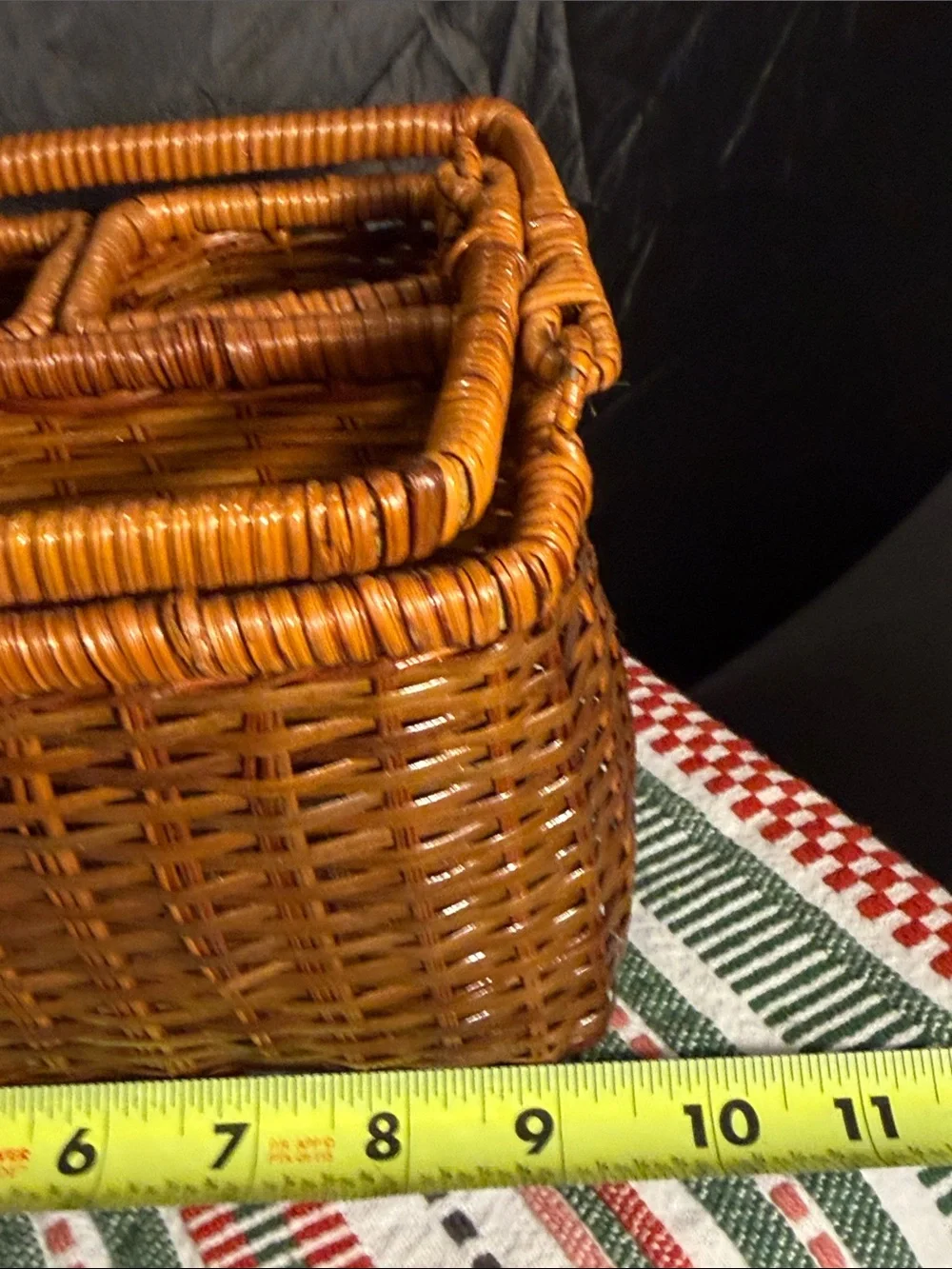 Woven Basket with storage spaces country core